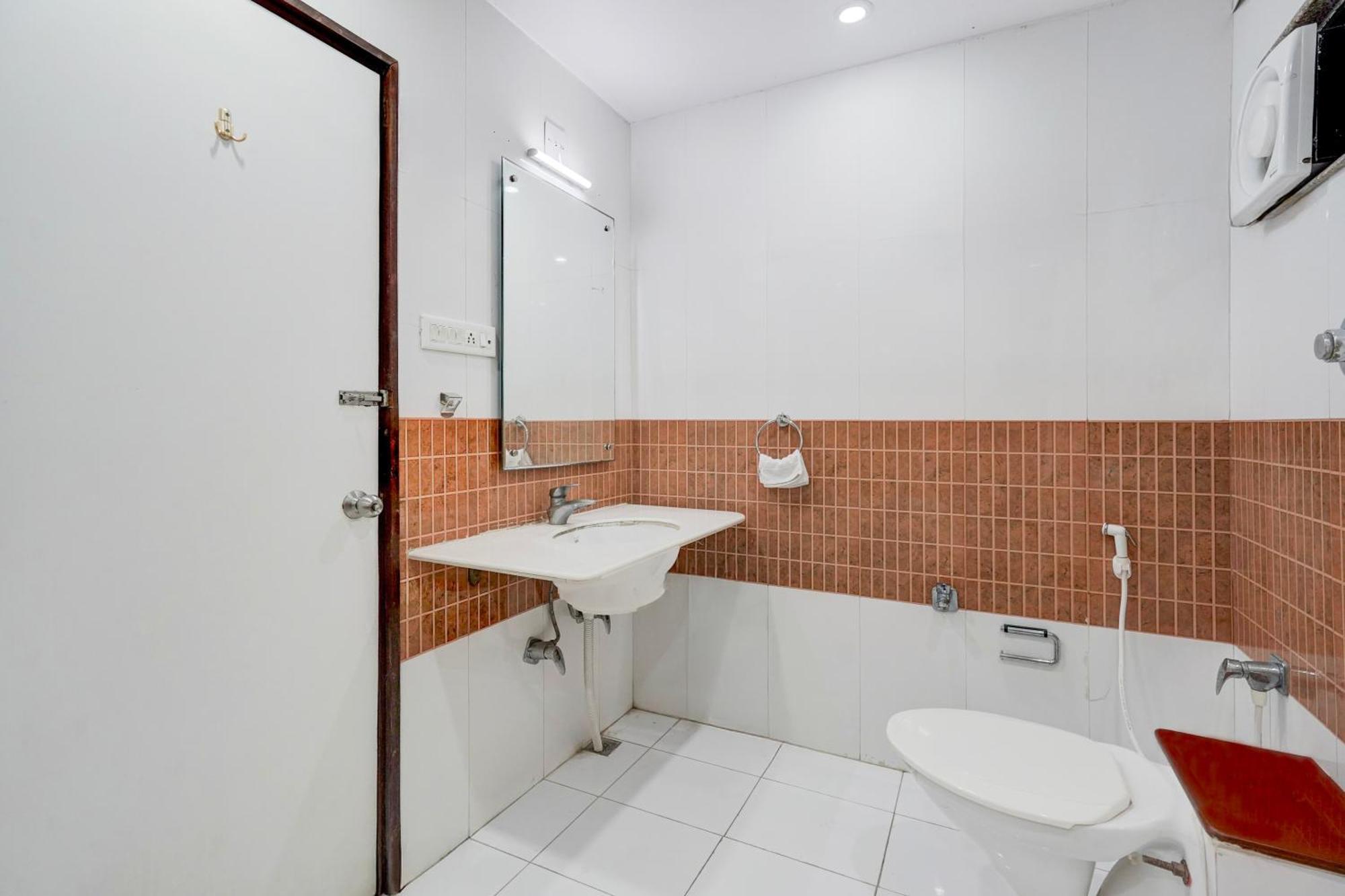 Super Townhouse Mg Road Porbandar Formerly Hotel Harmony Exterior photo